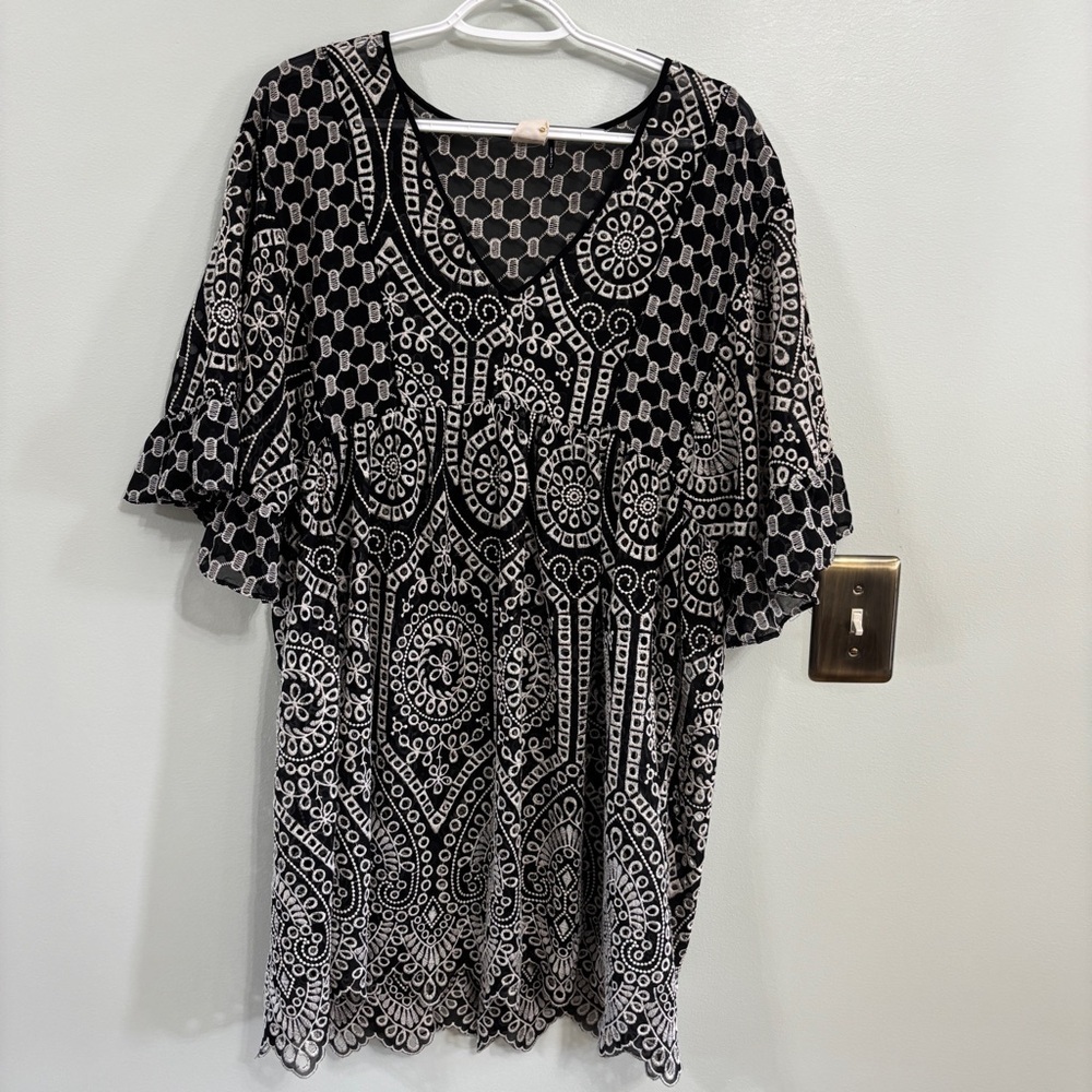 Akemi and Kin Brooke eyelet swing Dress black and white size 8
